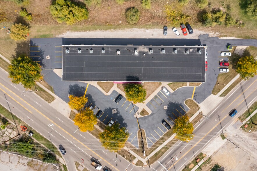 3725 S Saginaw St, Flint, MI à vendre - Photo de l’immeuble – Image 3 sur 8