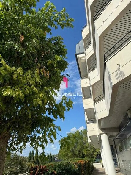 Bureau dans Le Chesnay-Rocquencourt à louer - Photo de l’immeuble – Image 2 sur 3