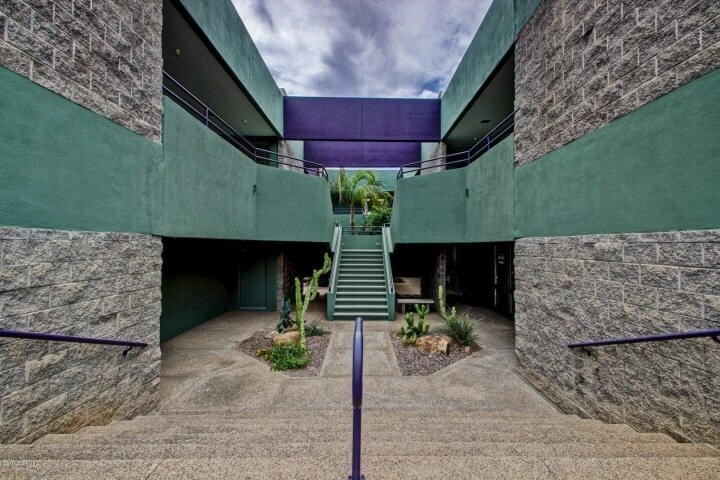 7633 E Acoma Dr, Scottsdale, AZ à louer - Photo de l’immeuble – Image 2 sur 11