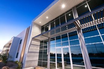 370 N Juniper Dr, Chandler, AZ à louer - Photo de l’immeuble – Image 1 sur 14