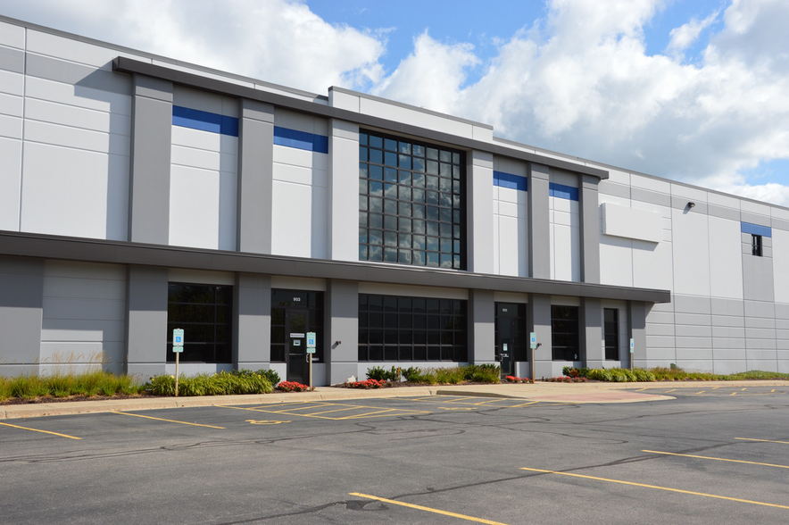 901-907 Wesemann Dr, West Dundee, IL à louer - Photo de l’immeuble – Image 1 sur 5