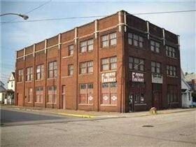 660 W Tuscarawas Ave, Barberton, OH à vendre Photo principale– Image 1 sur 5
