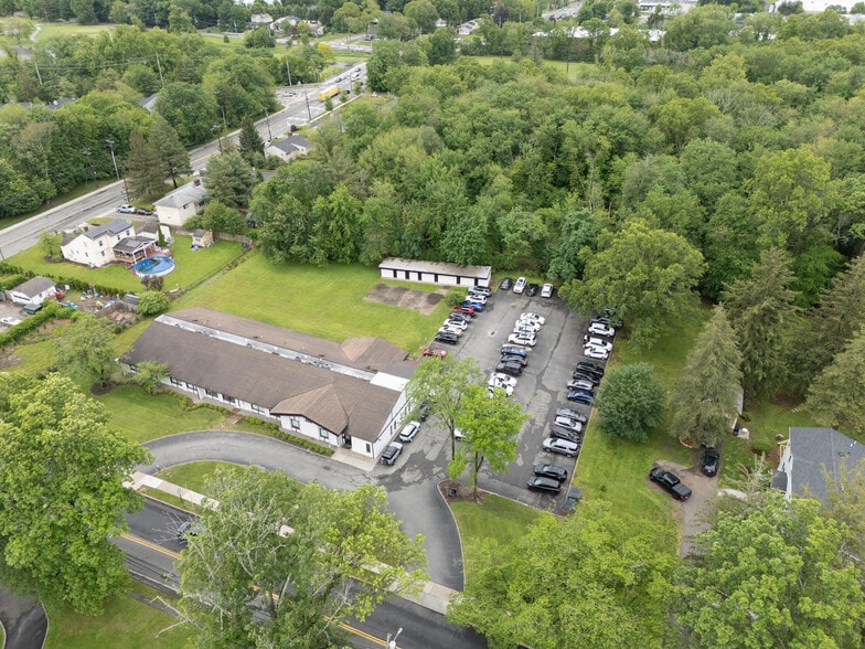 468 Parish Dr, Wayne, NJ à vendre - Photo de l’immeuble – Image 2 sur 7