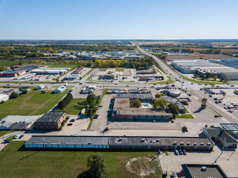 1105 S 13th St, Norfolk, NE à louer - Photo de l’immeuble – Image 3 sur 6