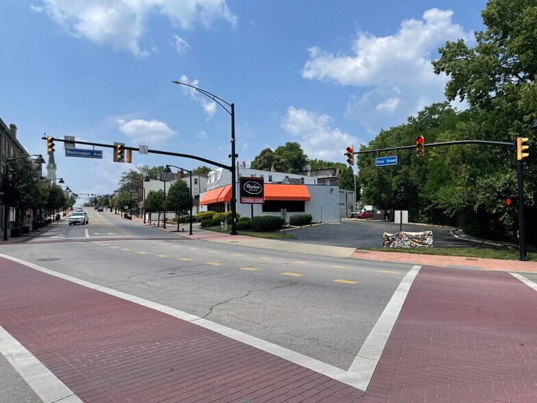 4727 Vine St, Cincinnati, OH à louer - Photo de l’immeuble – Image 2 sur 7