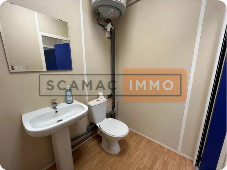 Bureau dans Fréjus à louer - Photo de l’immeuble – Image 3 sur 4