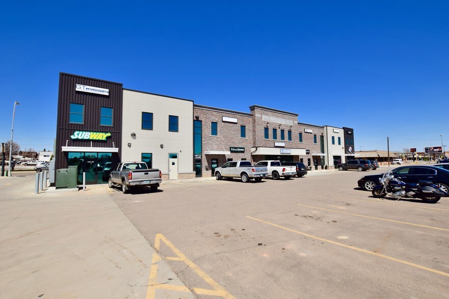 401 W Villard St, Dickinson, ND à louer - Photo de l’immeuble – Image 2 sur 2
