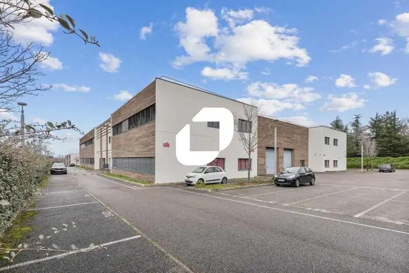 97 Allée Alexandre Borodine, Saint-Priest à louer - Photo de l’immeuble – Image 2 sur 17