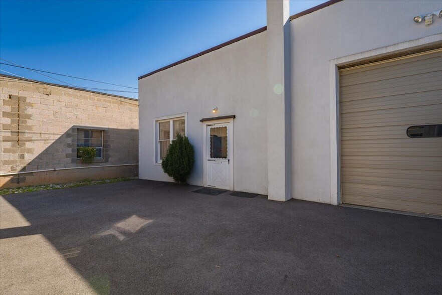 616 E Elizabeth Ave, Linden, NJ à vendre - Photo de l’immeuble – Image 3 sur 6