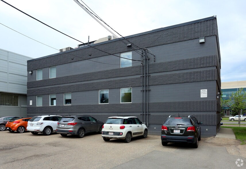 10319 Princess Elizabeth Ave, Edmonton, AB à vendre - Photo de l’immeuble – Image 3 sur 5