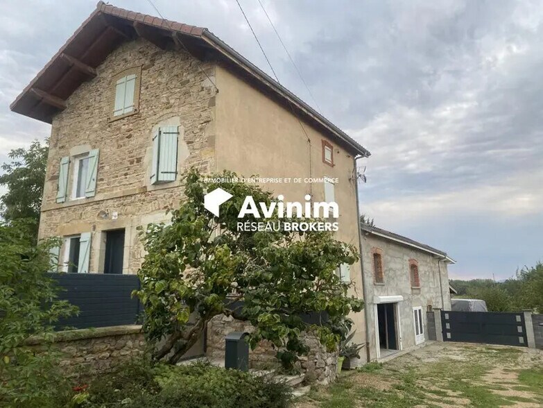 Local d'activités dans Neuville à vendre - Photo de l’immeuble – Image 2 sur 10