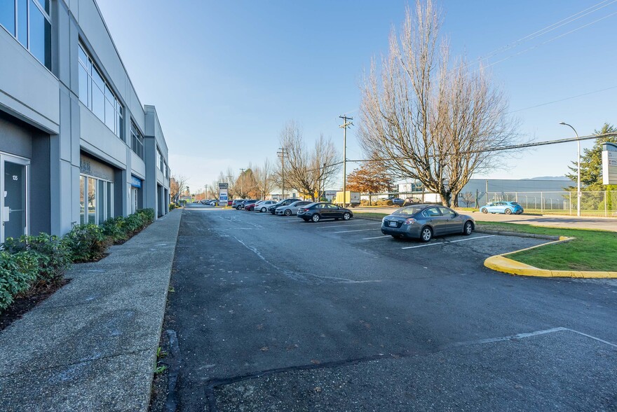 19358 96th Ave, Surrey, BC à louer - Photo de l’immeuble – Image 3 sur 5