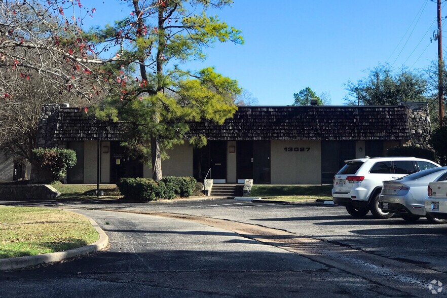 13037 Champions Dr, Houston, TX à vendre - Photo principale – Image 1 sur 1