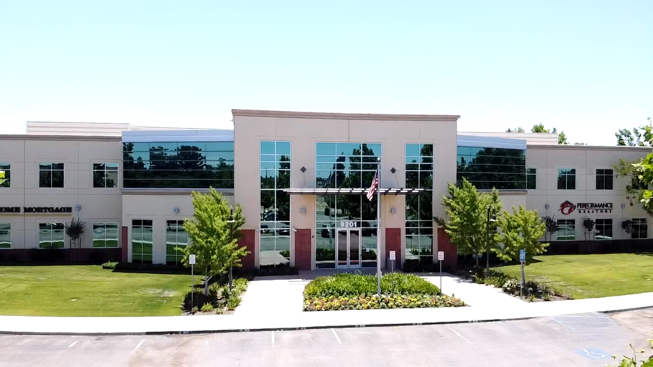 9201 Camino Media, Bakersfield, CA à louer Photo de l’immeuble– Image 1 sur 10