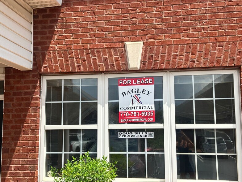 327 Dahlonega St, Cumming, GA à louer - Photo de l’immeuble – Image 2 sur 28