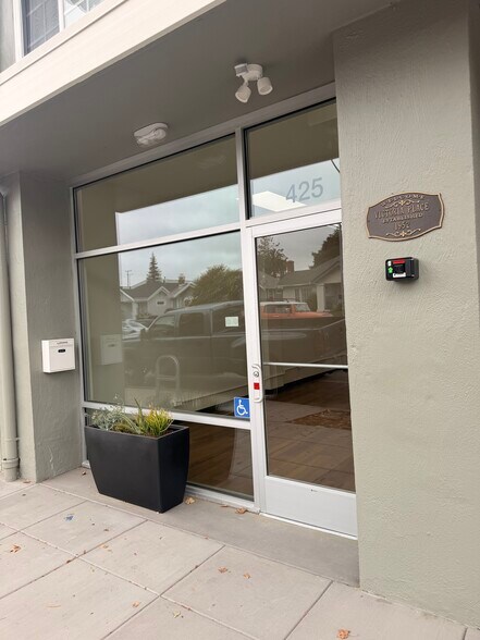 423-425 Bancroft Ave, San Leandro, CA à louer - Photo de l’immeuble – Image 2 sur 18