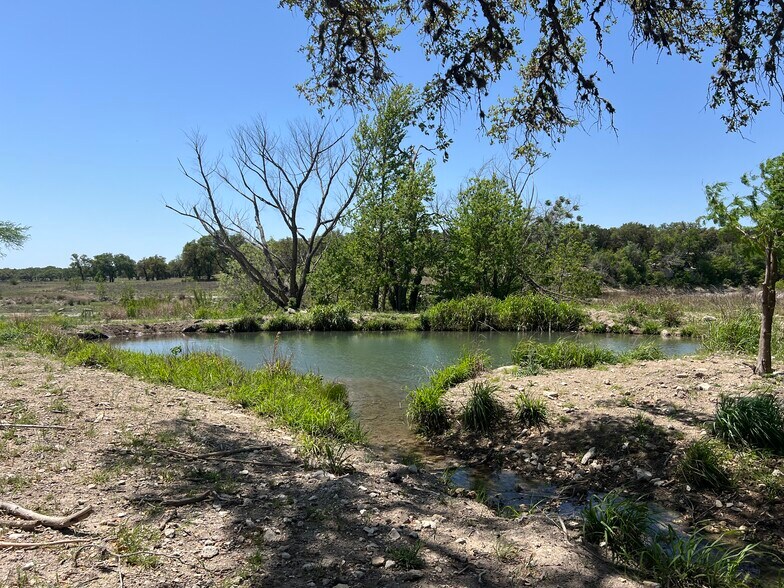 2232 Valley Frg, Canyon Lake, TX à vendre - Photo principale – Image 2 sur 16