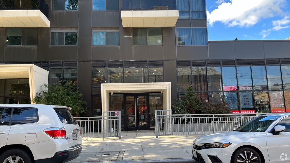 35-08 146th St, Flushing, NY à vendre - Photo de l’immeuble – Image 3 sur 10