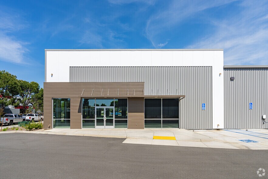 2754 Business Park Ave, Fresno, CA à louer - Photo de l’immeuble – Image 3 sur 5