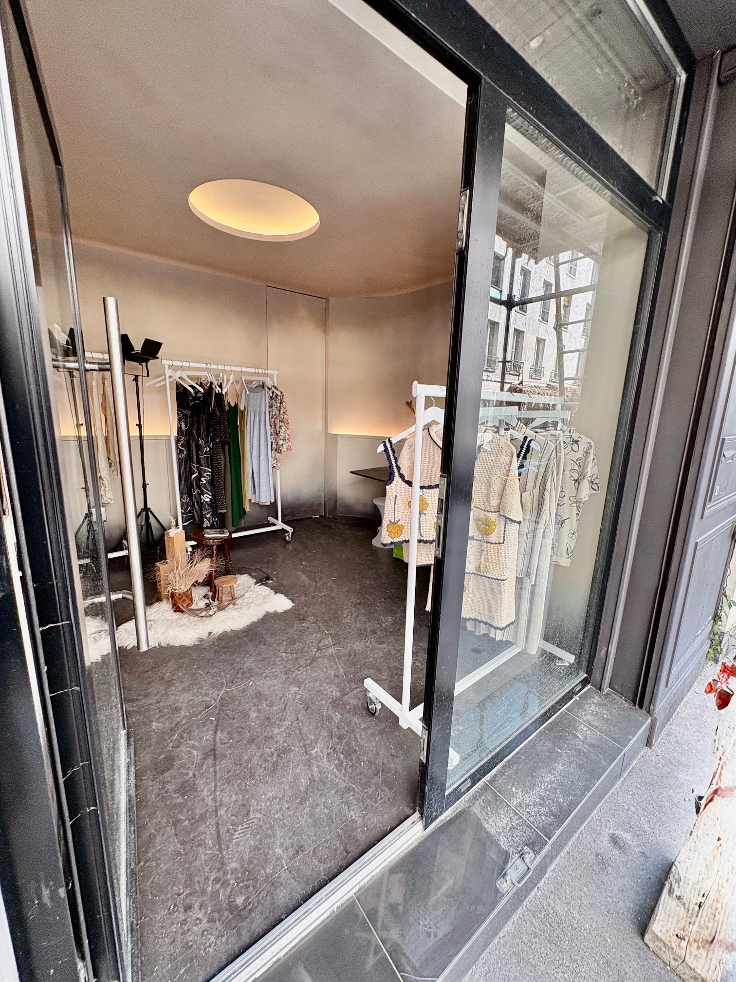 Local commercial dans Paris à louer Photo de l’immeuble– Image 1 sur 4