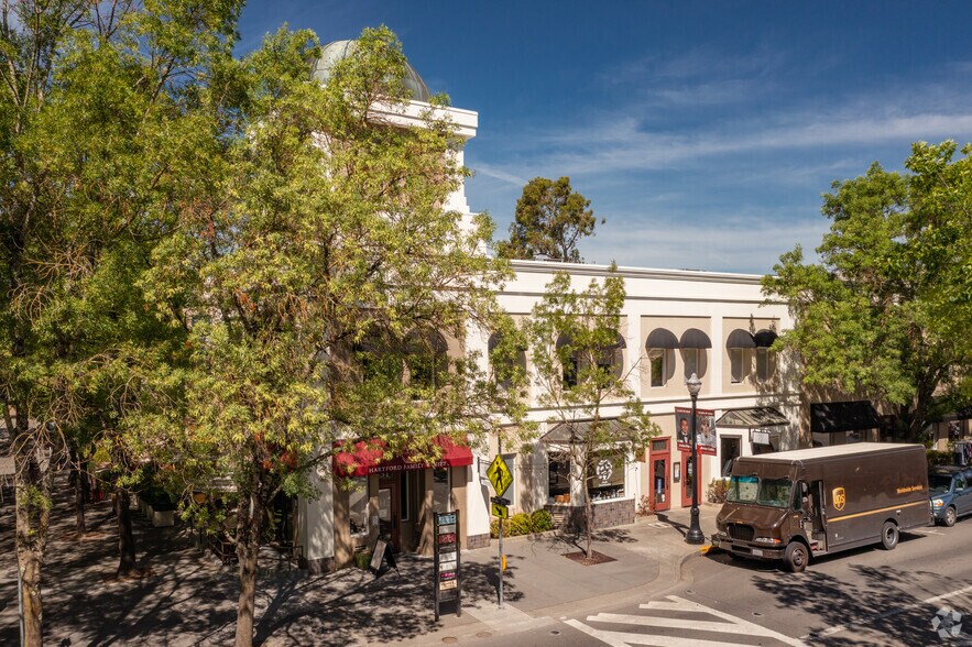 331-349 Healdsburg Ave, Healdsburg, CA à louer - Photo principale – Image 2 sur 10