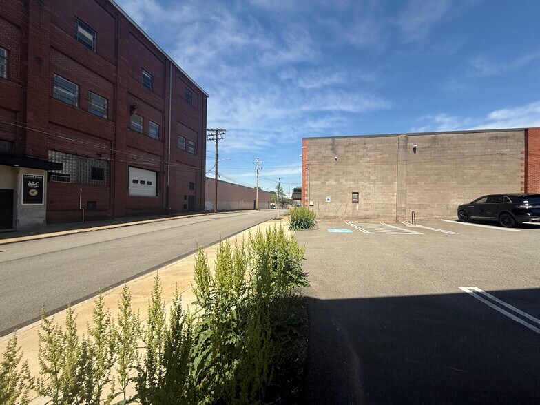 4920 Harrison St, Pittsburgh, PA à louer - Photo de l’immeuble – Image 2 sur 35