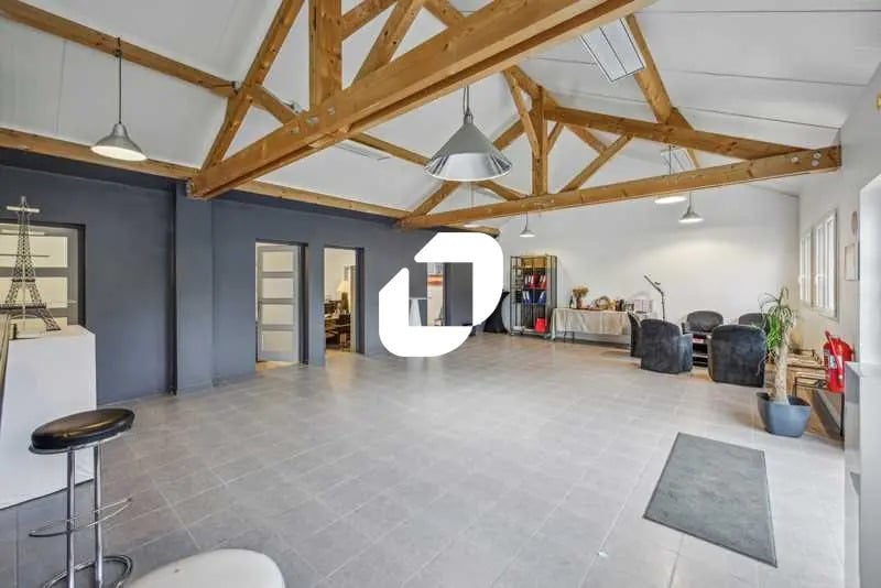 Local d'activités dans Clairefontaine-en-Yvelines à vendre - Photo de l’immeuble – Image 2 sur 13