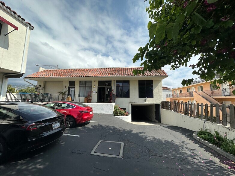 614 Santa Barbara St, Santa Barbara, CA à louer - Photo de l’immeuble – Image 1 sur 13