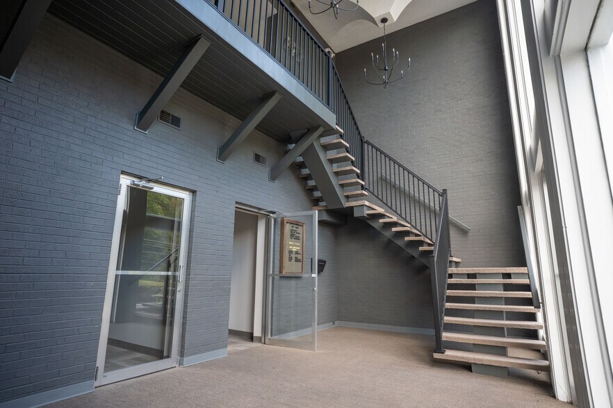 2510 Mosside Blvd, Monroeville, PA à vendre - Photo de l’immeuble – Image 3 sur 27