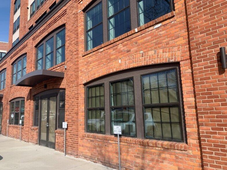 615 S Main St, Ann Arbor, MI à louer - Photo de l’immeuble – Image 3 sur 7