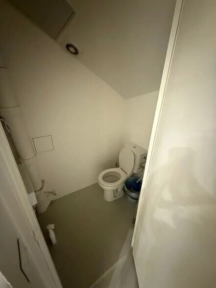 Local commercial dans Paris à louer - Photo intérieure – Image 3 sur 3