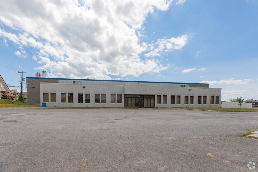 8100-8200 Boul Cavendish, Saint-Laurent, QC à louer - Photo de l’immeuble – Image 3 sur 3