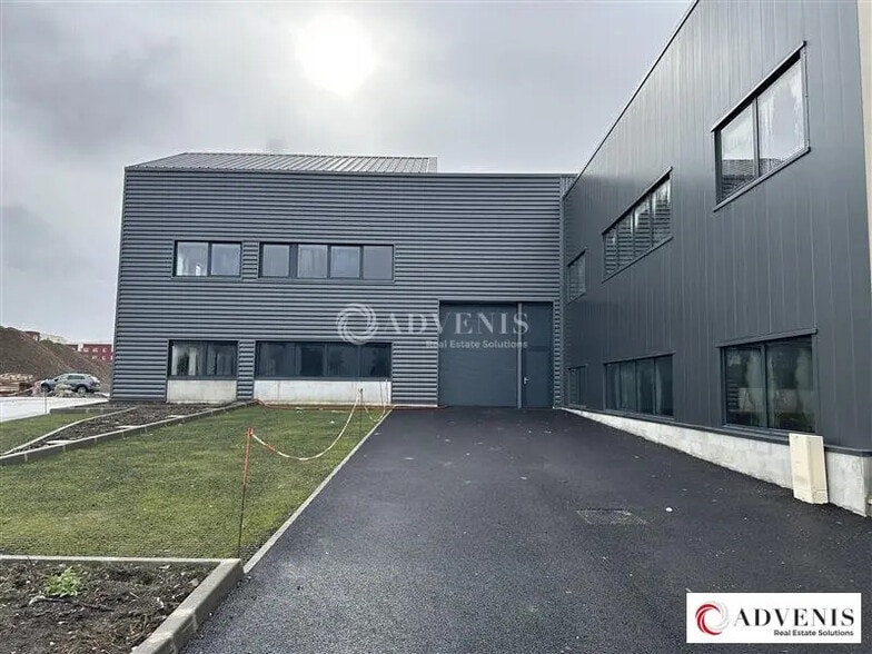Local d’activités dans Tourcoing à louer - Photo de l’immeuble – Image 1 sur 11