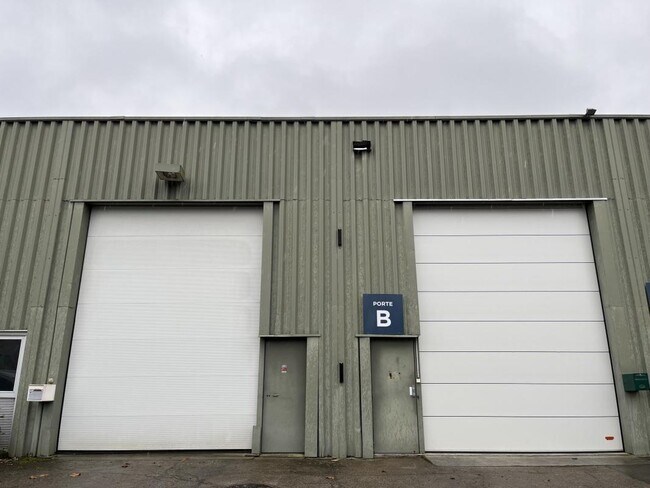 Plus de détails pour 1-3 Avenue Jean Pierre Timbaud, Trappes - Industriel/Logistique à louer