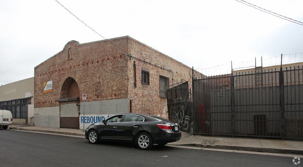 760 Gladys Ave, Los Angeles, CA à louer - Photo de l’immeuble – Image 1 sur 8