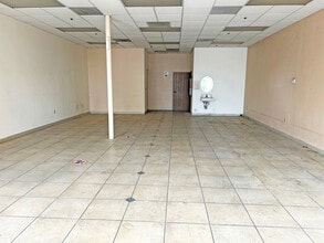 8032 Limonite Ave, Riverside, CA à louer Photo de l’immeuble– Image 1 sur 1