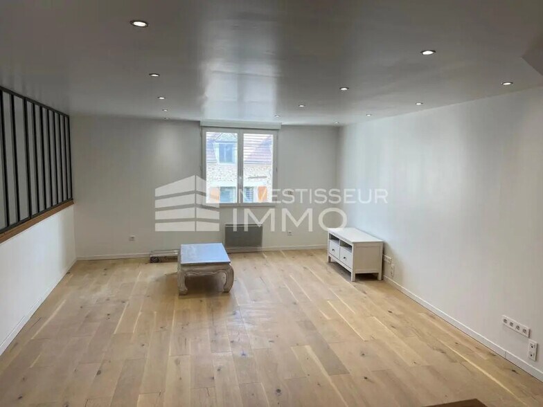 Bureau dans Rozay-en-Brie à louer - Photo de l’immeuble – Image 2 sur 8