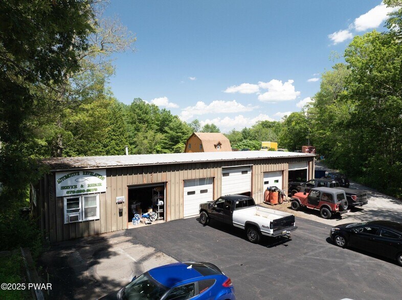 11 Mt Spring Rd, Milford, PA à vendre - Photo de l’immeuble – Image 2 sur 16