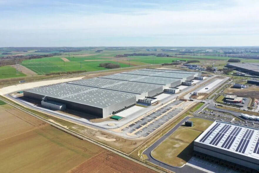 Industriel/Logistique dans Saint-Sauveur à louer - Photo de l’immeuble – Image 2 sur 27