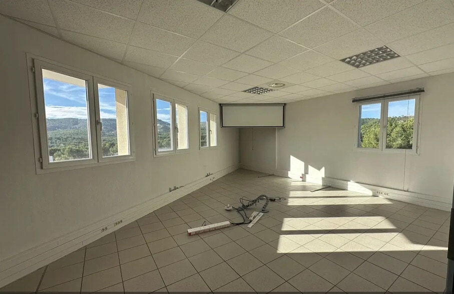 Bureau dans La Ciotat à vendre - Photo intérieure – Image 2 sur 3