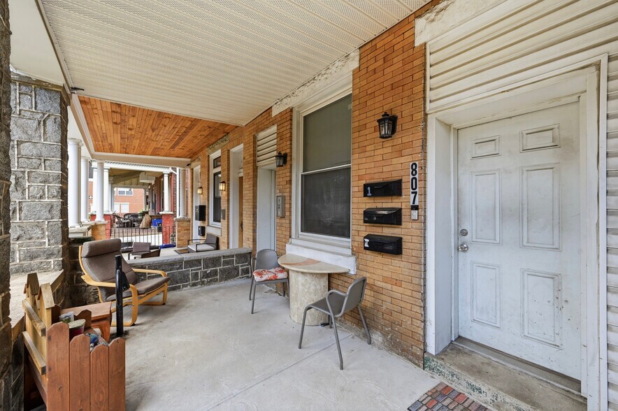807 S 49th St, Philadelphia, PA à vendre - Photo de l’immeuble – Image 3 sur 23