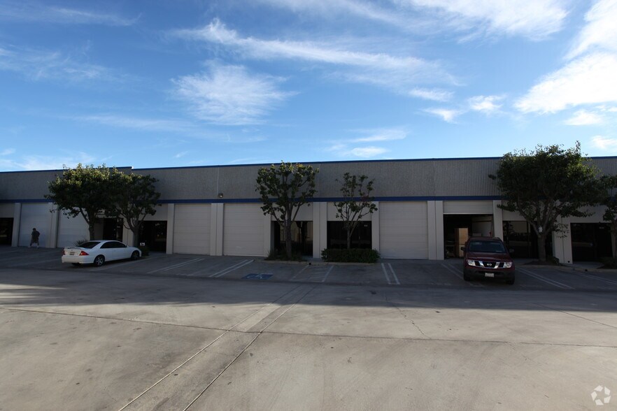 21352 Nordhoff St, Chatsworth, CA à vendre - Photo de l’immeuble – Image 2 sur 30