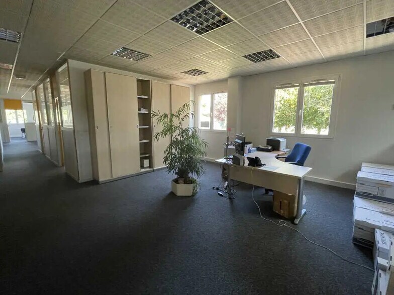 Bureau dans Beauvais à louer - Photo de l’immeuble – Image 1 sur 6
