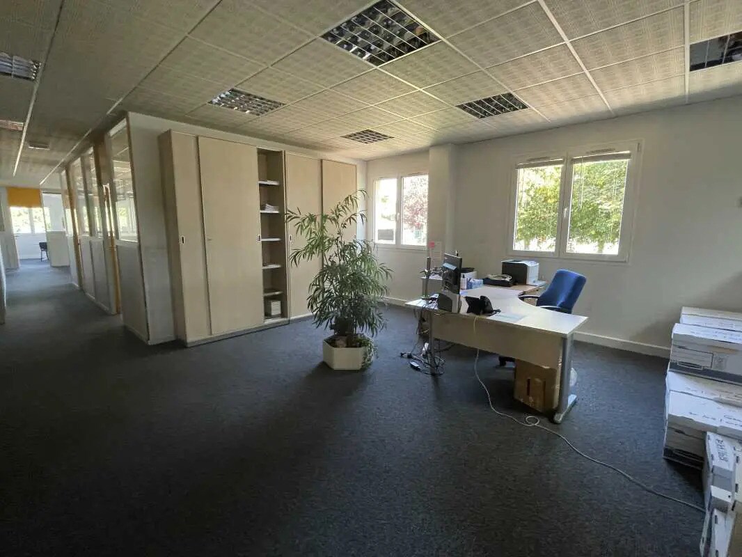 Bureau dans Beauvais à louer Photo de l’immeuble– Image 1 sur 7