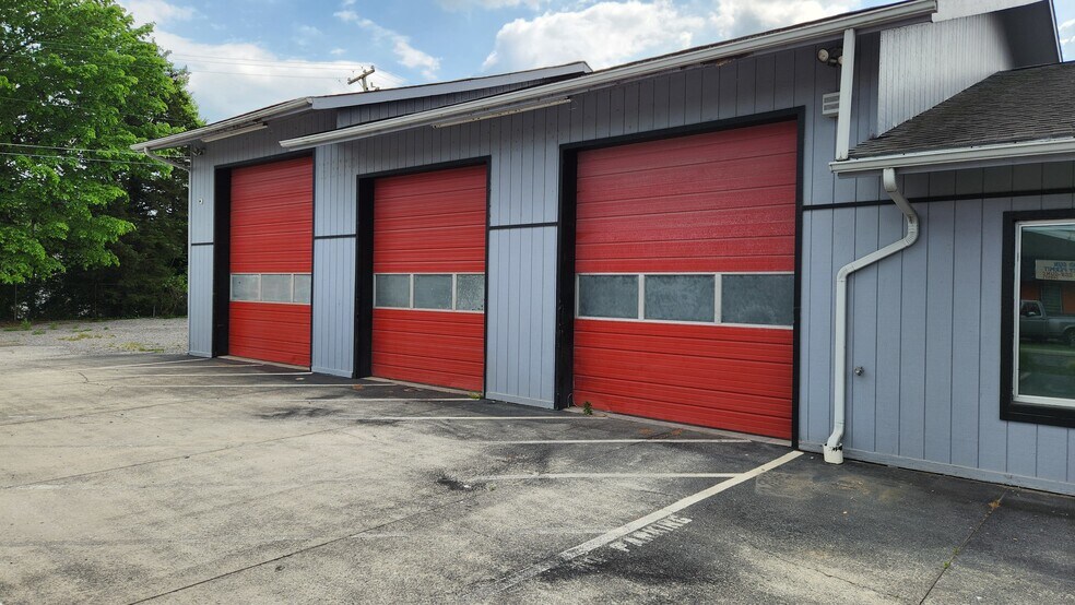 313 C Oak Ridge Tpke, Oak Ridge, TN à vendre - Photo de l’immeuble – Image 3 sur 8
