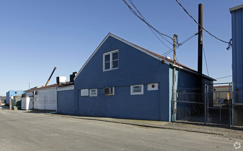 2 Bayview Ave, Oyster Bay, NY à louer - Photo de l’immeuble – Image 2 sur 2
