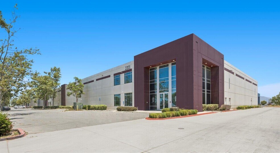 2201 Britannia Blvd, San Diego, CA à louer - Photo de l’immeuble – Image 3 sur 9