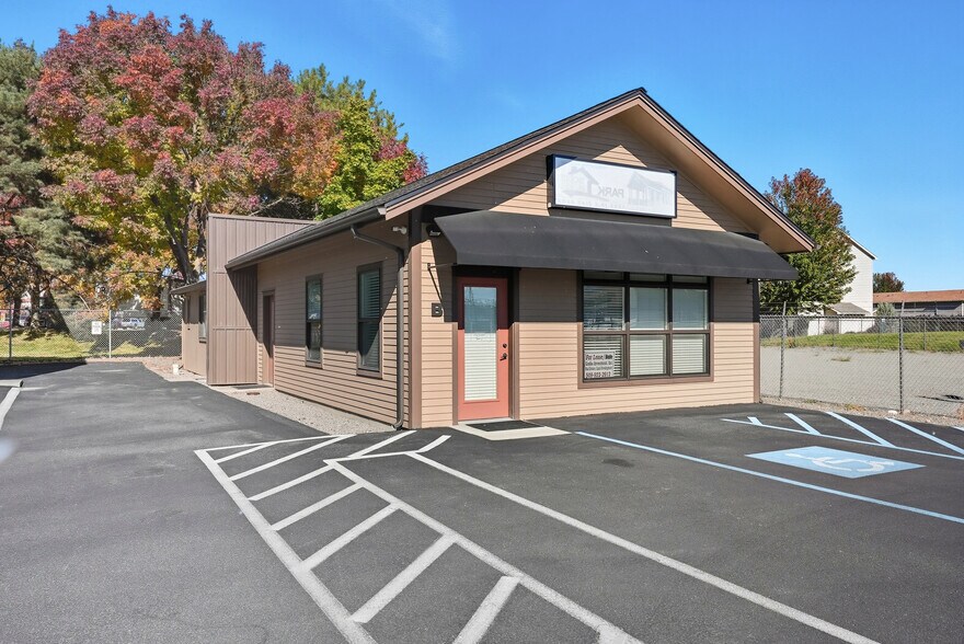 15803 E Sprague Ave, Spokane Valley, WA à louer - Photo de l’immeuble – Image 1 sur 11