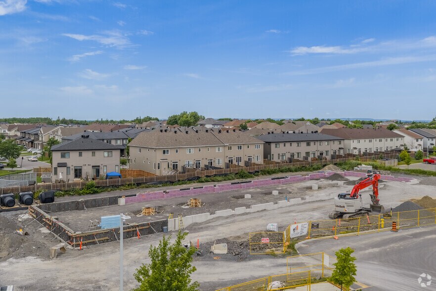 6111 Hazeldean Rd, Ottawa, ON à louer - Photo de l’immeuble – Image 2 sur 2