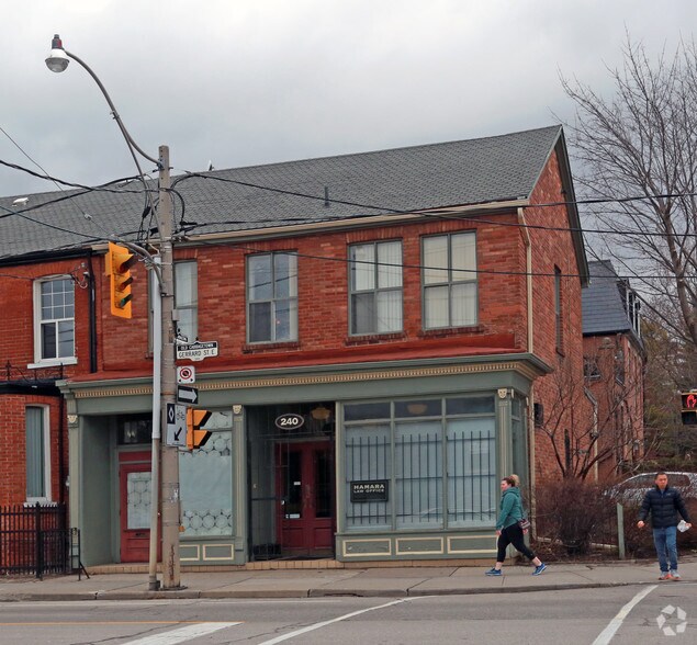 240 Gerrard St E, Toronto, ON à louer - Photo principale – Image 1 sur 3